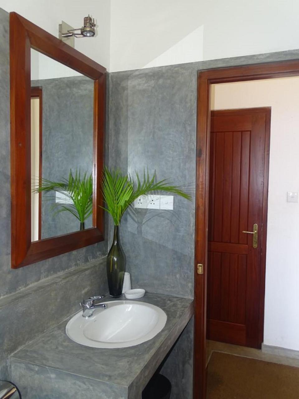 Jasmine Garden Beach Guest House Hikkaduwa Exterior foto
